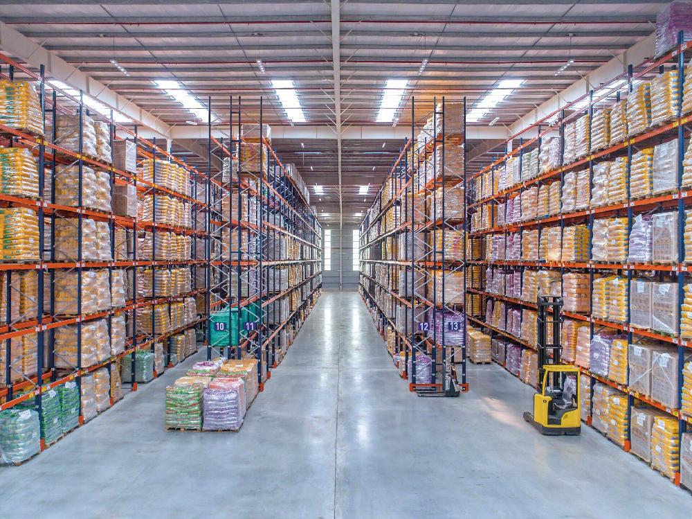 3 joined bays with 2 beam levels Industrial Warehouse Racking Pallet Racking 