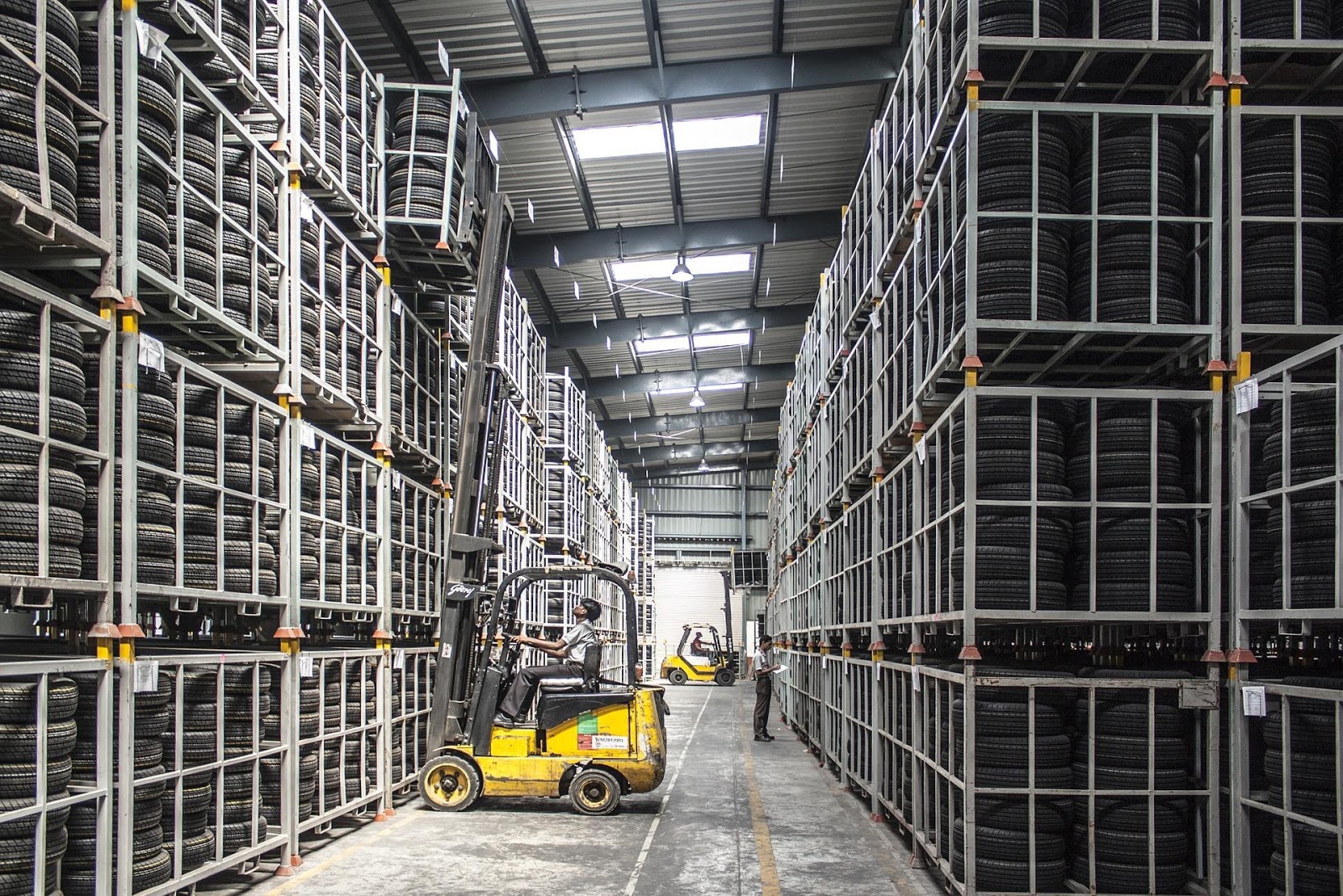 PALLET RACK SHELVING UNIT (TEARDROP)