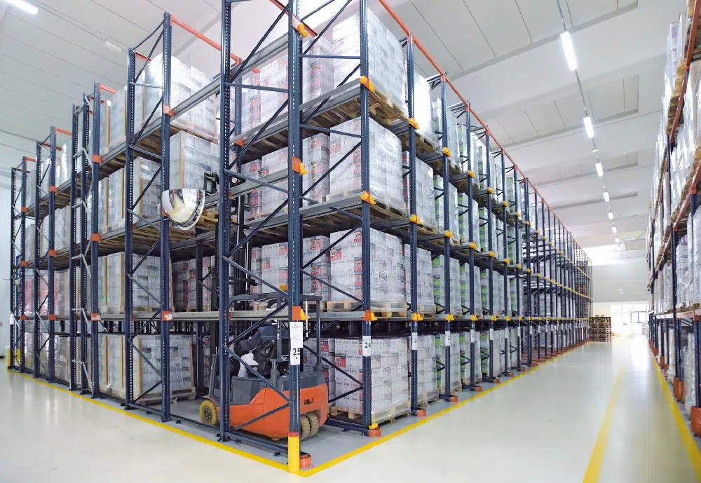 forklifts-circulate-drive-in-racks.1.1.jpg